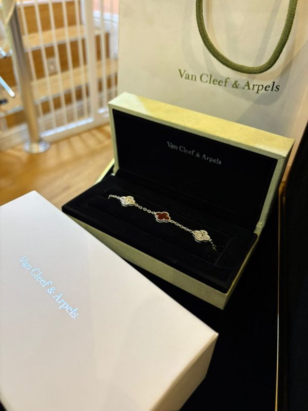 VAN CLEEF & ARPELS BRACELET